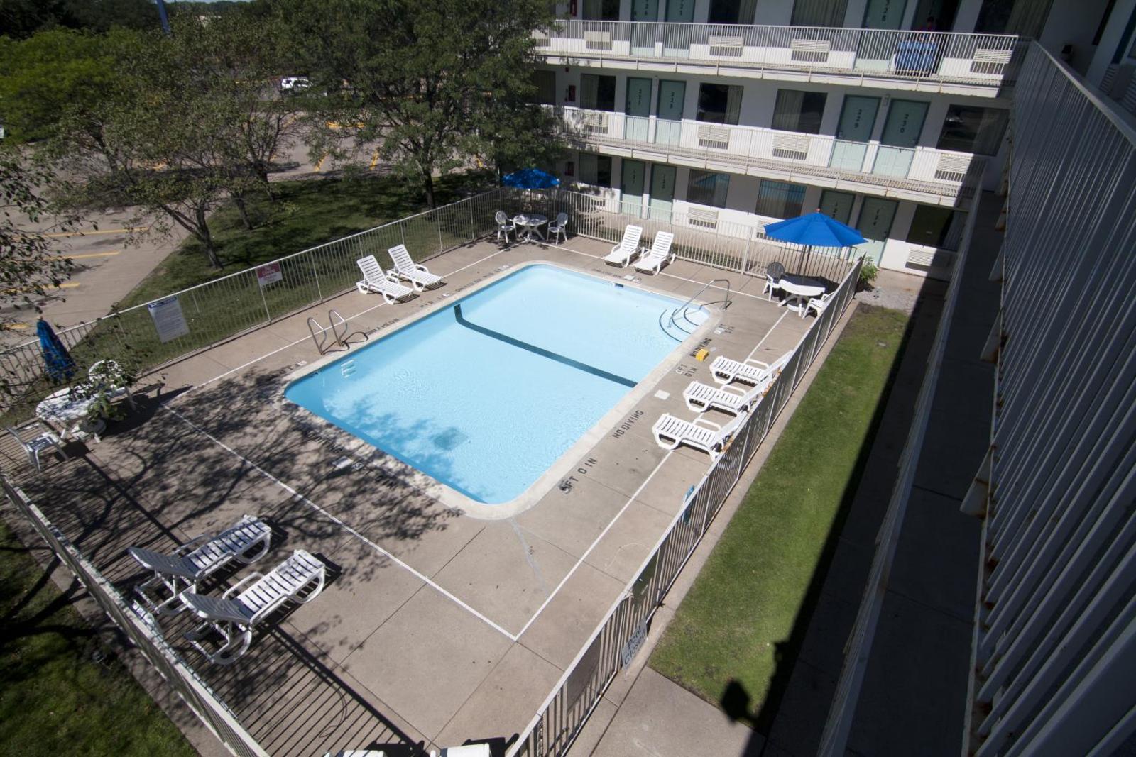Motel 6-Roseville MN - Minneapolis North Main image 1